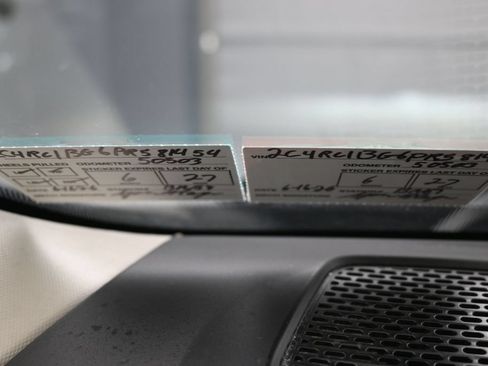 Used 2023 Chrysler Pacifica Touring-L FWD image 4