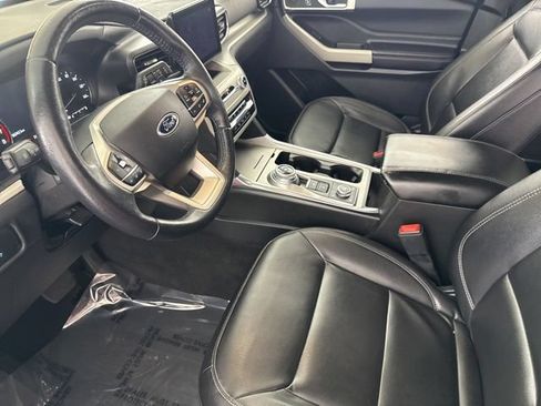 Used 2021 Ford Explorer XLT w/ Equipment Group 202A AWD/4WD image 11