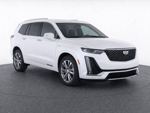 Used 2023 Cadillac XT6 Premium Luxury w/ Technology Package FWD image 2