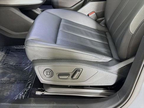 Used 2023 Audi Q4 e-tron Premium Plus w/ Premium Plus AWD/4WD image 19