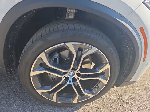 Used 2024 BMW X5 xDrive40i w/ Premium Package image 2