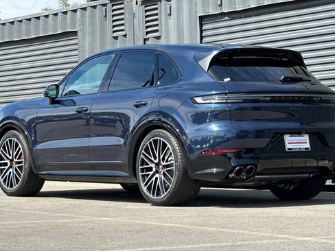 New 2026 Porsche Cayenne GTS AWD/4WD image 3