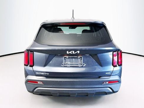 Certified 2023 Kia Sorento LX AWD/4WD image 6