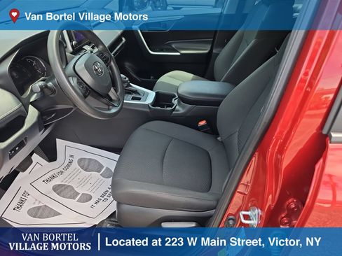 Used 2024 Toyota RAV4 LE AWD/4WD image 9