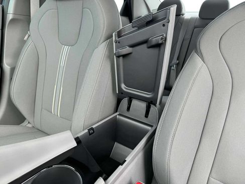 New 2025 Hyundai Elantra SEL image 18