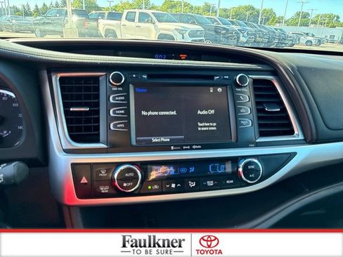 Certified 2018 Toyota Highlander Plus AWD/4WD image 30