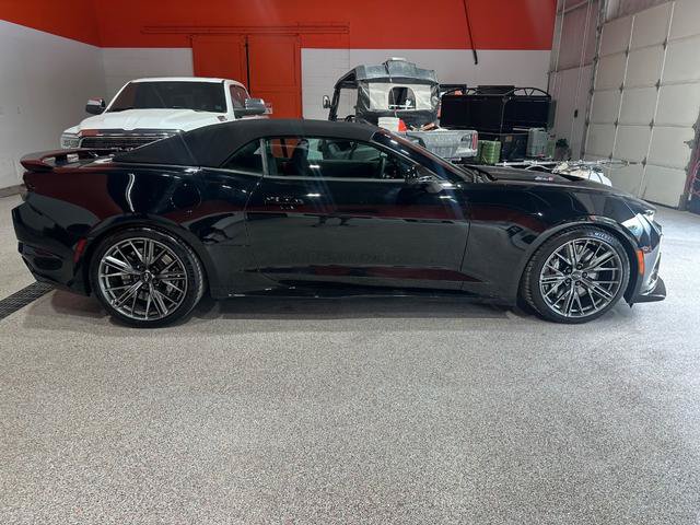 Used 2022 Chevrolet Camaro ZL1 RWD image 2