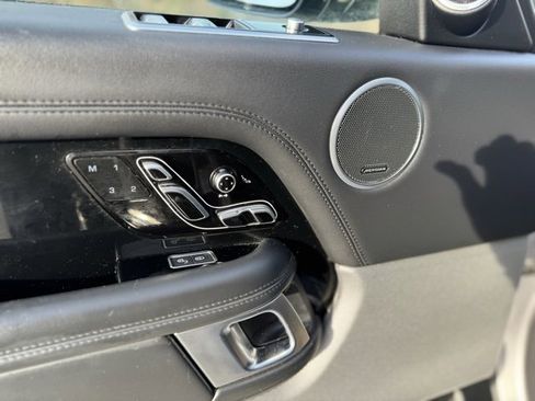 Used 2020 Land Rover Range Rover HSE image 9