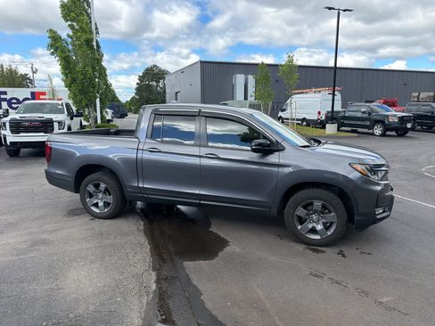 Used 2025 Honda Ridgeline TrailSport image 4