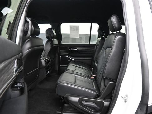 Used 2022 Jeep Wagoneer Series II RWD image 24