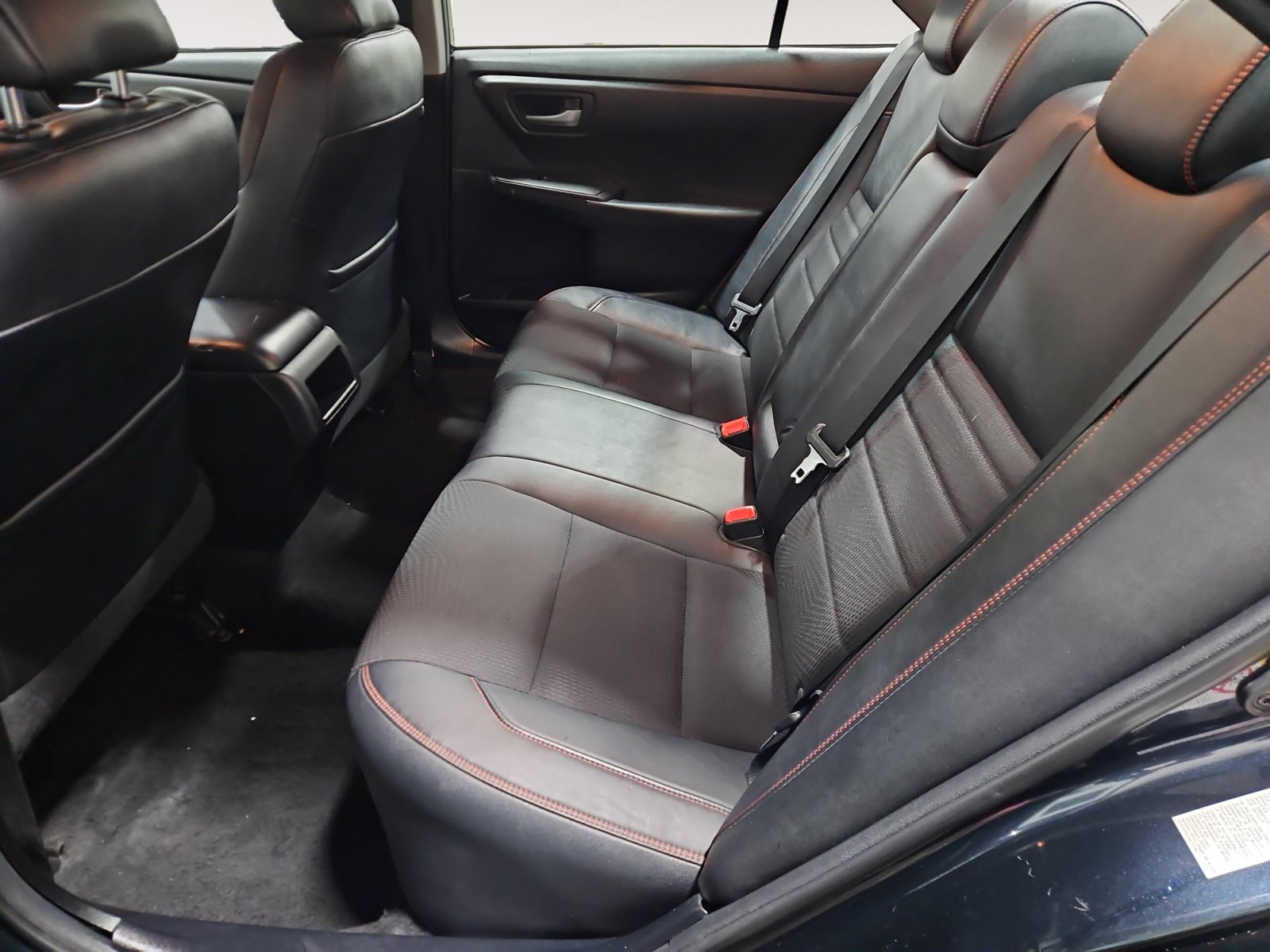 Used 2017 Toyota Camry SE w/ Moonroof Package FWD image 13