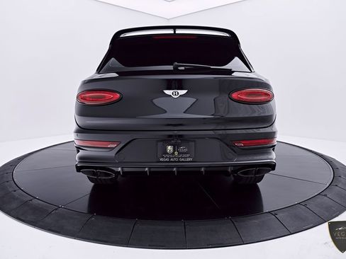 Used 2024 Bentley Bentayga AWD/4WD image 12