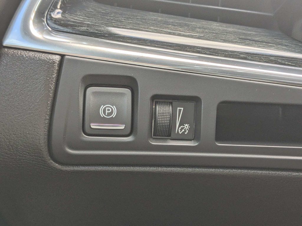 Used 2020 Cadillac XT5 Premium Luxury FWD image 30