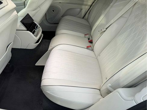 Used 2022 Bentley Flying Spur W12 image 53