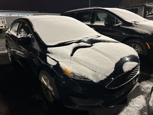 Used 2018 Ford Focus SE image 2