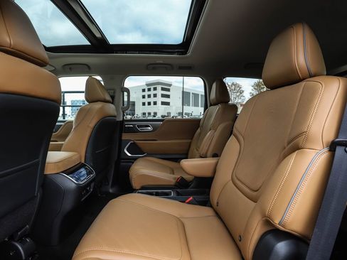 Used 2025 INFINITI QX80 Luxe AWD/4WD image 21