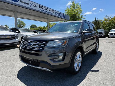 Used 2017 Ford Explorer XLT w/ Equipment Group 202A AWD/4WD image 1