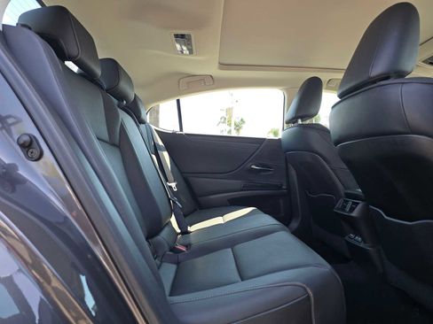 Used 2022 Lexus ES 350 w/ Premium Package FWD image 12