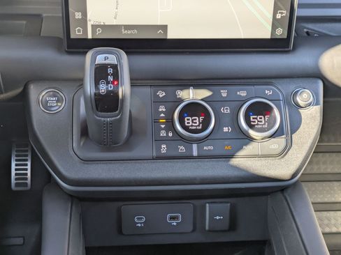 Used 2023 Land Rover Defender 130 X-Dynamic SE image 22