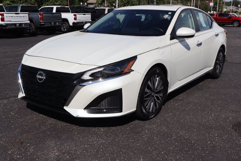 Used 2024 Nissan Altima 2.5 SV w/ SV Premium Package FWD image 33