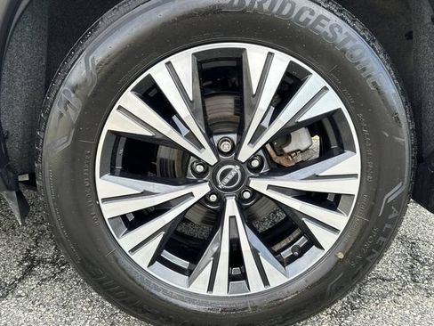 Certified 2023 Nissan Rogue SV w/ SV Premium B Package AWD/4WD image 11
