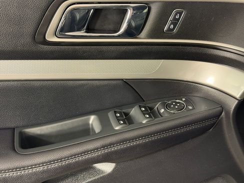 Used 2016 Ford Explorer XLT w/ Equipment Group 202A image 19