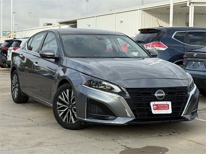 Used 2023 Nissan Altima 2.5 SV