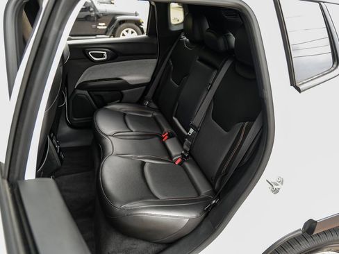 Used 2023 Jeep Compass Latitude AWD/4WD image 53