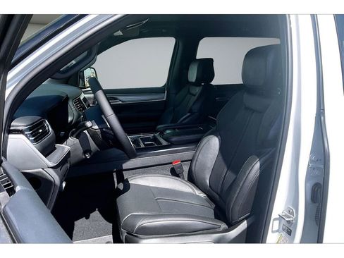 New 2026 Jeep Grand Wagoneer 4WD image 10