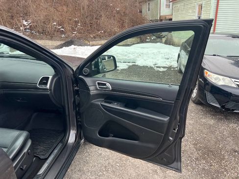 Used 2018 Jeep Grand Cherokee Limited image 32