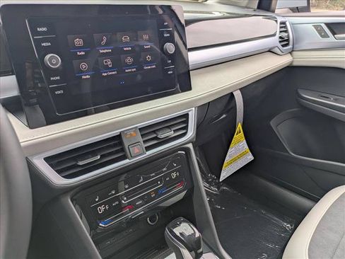 New 2026 Volkswagen Taos SE FWD image 11