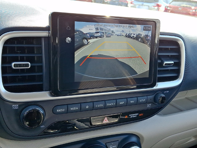 Used 2024 Hyundai Venue Limited FWD image 19