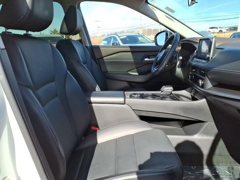 Certified 2023 Nissan Rogue SV w/ SV Premium B Package image 6