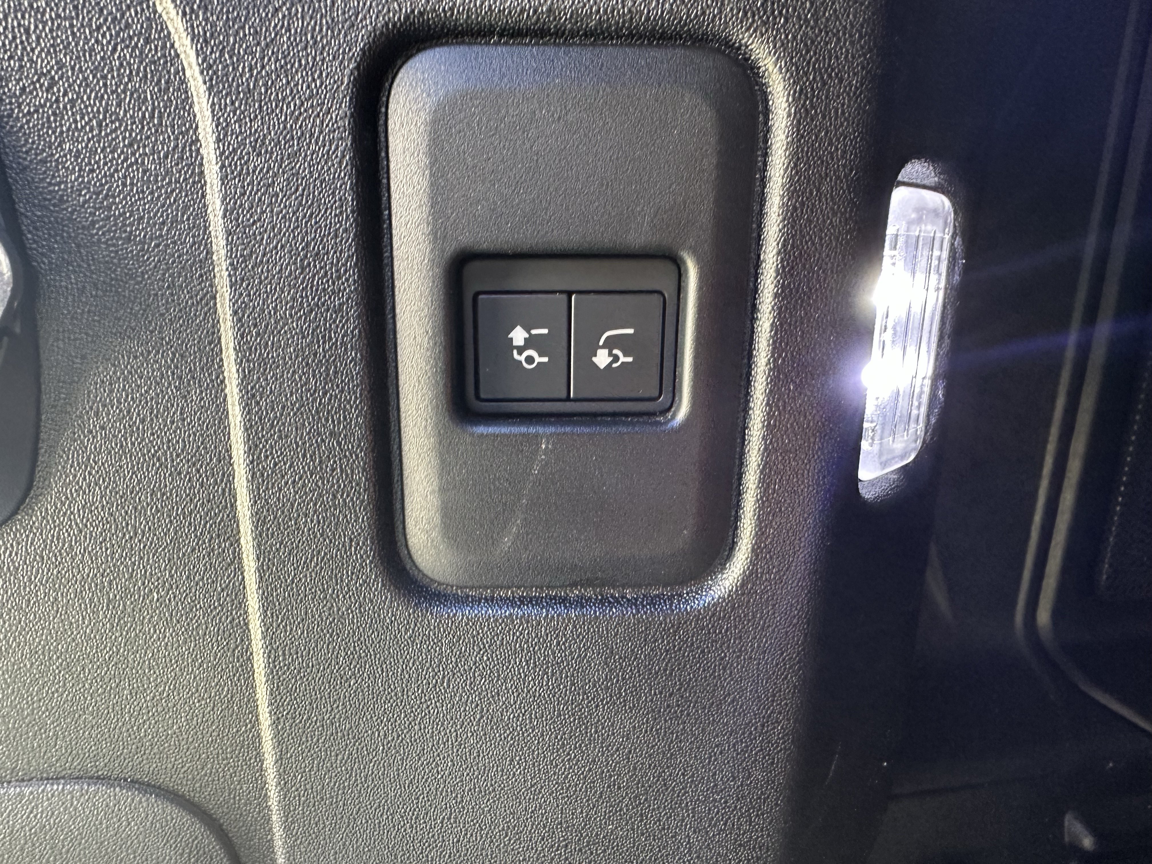 Used 2025 Land Rover Defender 110 S AWD/4WD image 35