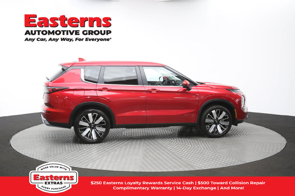 Used 2025 Mitsubishi Outlander SE AWD/4WD image 46