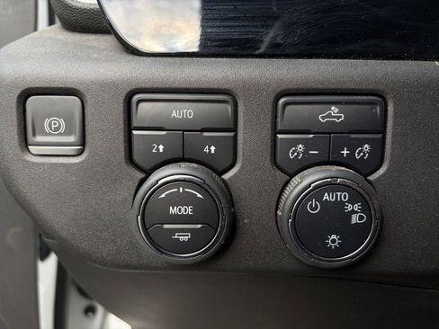 Used 2023 Chevrolet Silverado 1500 LT AWD/4WD image 17