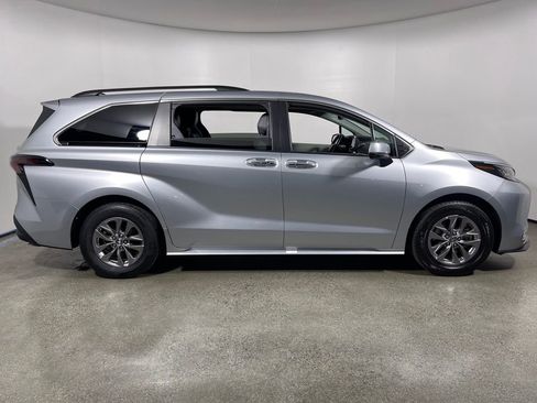 Certified 2023 Toyota Sienna XLE image 2