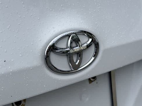 Used 2015 Toyota Corolla LE FWD image 11