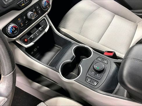Used 2022 GMC Terrain SLE w/ Driver Convenience Package FWD image 17