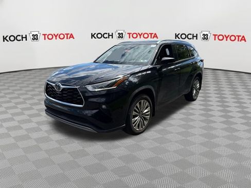 Used 2023 Toyota Highlander Platinum AWD/4WD image 3