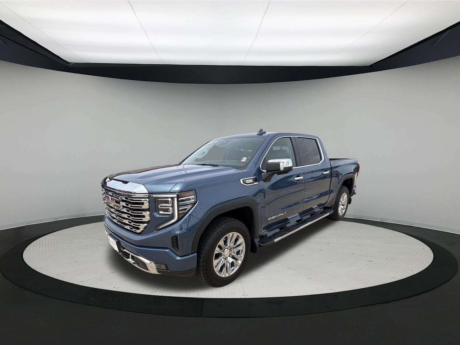 Used 2025 GMC Sierra 1500 Denali w/ Technology Package AWD/4WD image 3