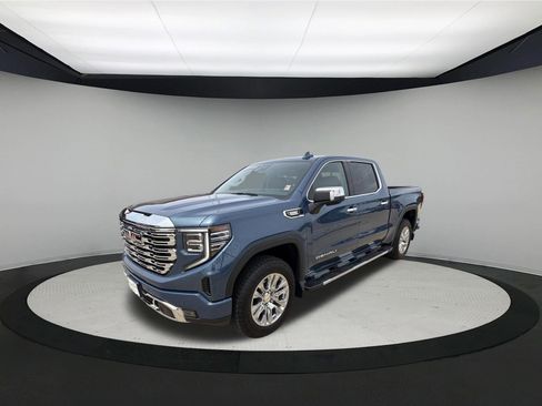 Used 2025 GMC Sierra 1500 Denali w/ Technology Package AWD/4WD image 3