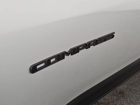 Used 2025 Jeep Compass Trailhawk AWD/4WD image 37