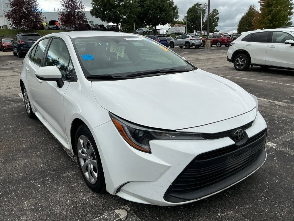 Used 2025 Toyota Corolla LE FWD image 10