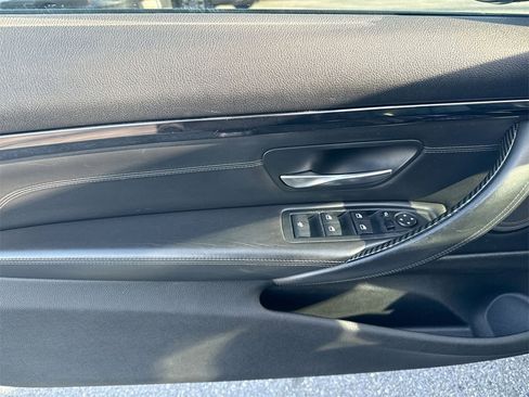 Used 2017 BMW M4 Convertible image 15