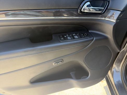 Used 2021 Jeep Grand Cherokee Overland AWD/4WD image 17