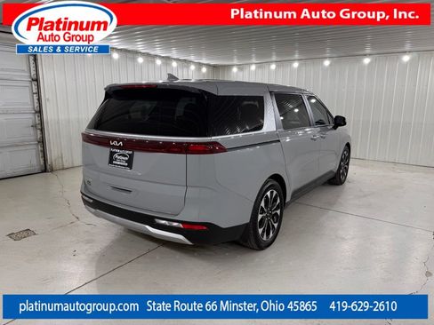 Used 2023 Kia Carnival EX FWD image 5