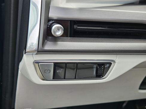 New 2026 Cadillac Vistiq Luxury image 24