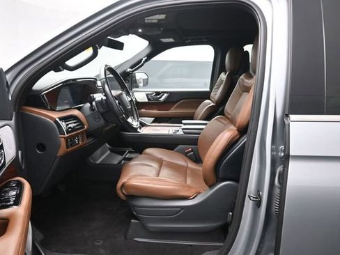 Certified 2023 Lincoln Navigator Reserve AWD/4WD image 10