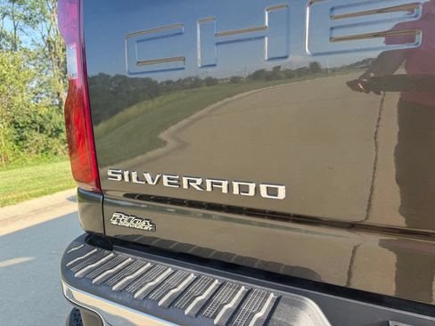 Used 2022 Chevrolet Silverado 2500 LTZ w/ LTZ Plus Package AWD/4WD image 5